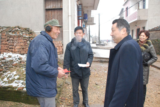 集團(tuán)工會(huì)走訪慰問豐城市困難戶