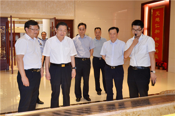 江西省政府副省長(zhǎng)秦義視察仁和集團(tuán).jpg